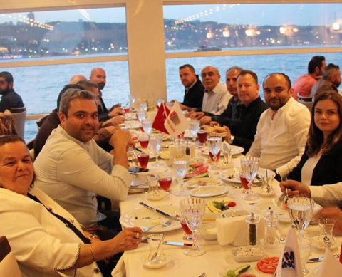 لقد قمنا بعقد عشاء إفطار إسطنبول التقليدي