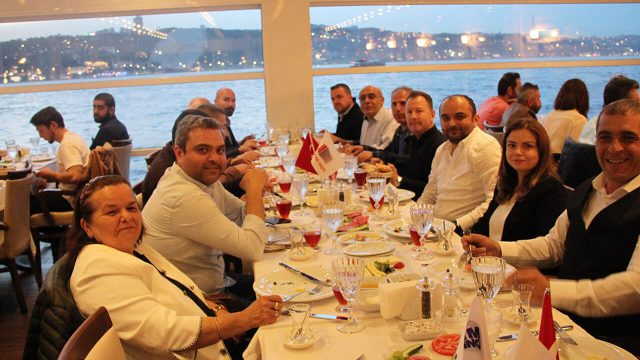 لقد قمنا بعقد عشاء إفطار إسطنبول التقليدي